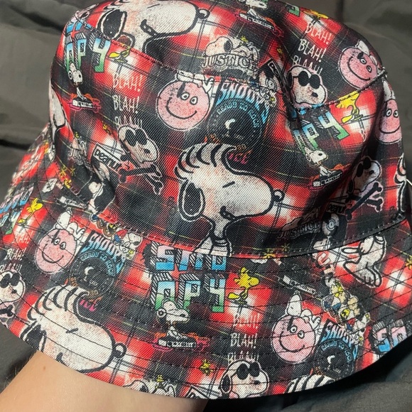 🔴 3/$12 Justice bucket hat with Snoopy! NWT! - Picture 4 of 5